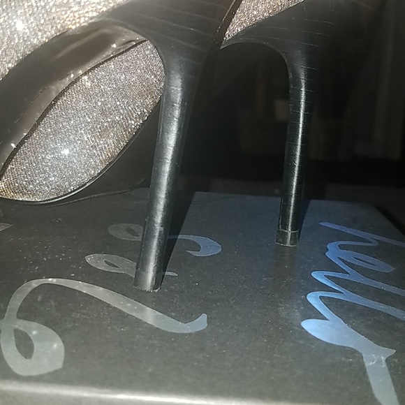 NWT/NIB Banana Republic Heels - Picture 5 of 7